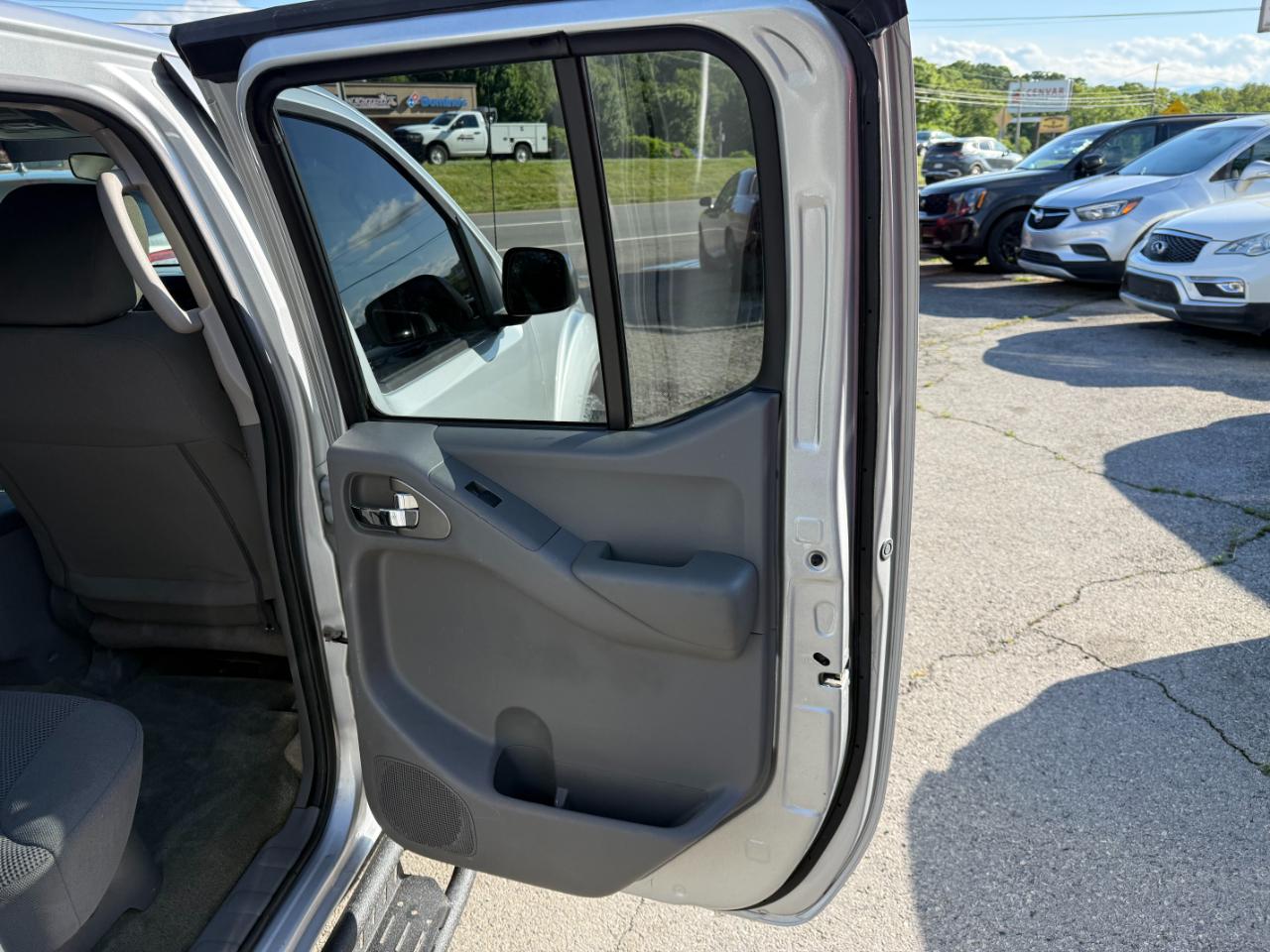 Nissan Frontier Crew Cab 4x4 SV V6 Auto 2018