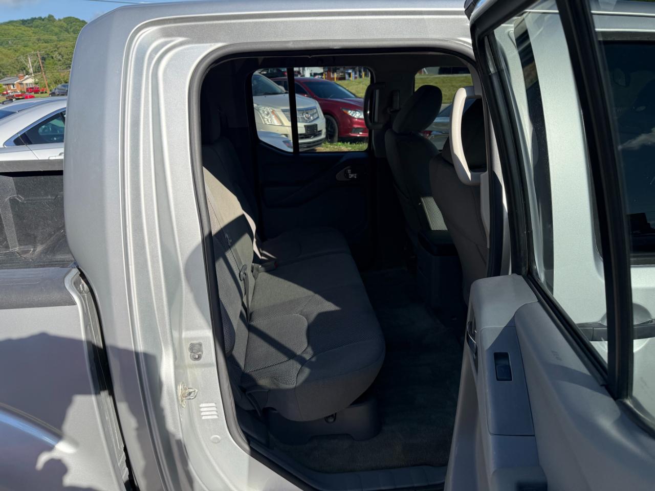 Nissan Frontier Crew Cab 4x4 SV V6 Auto 2018