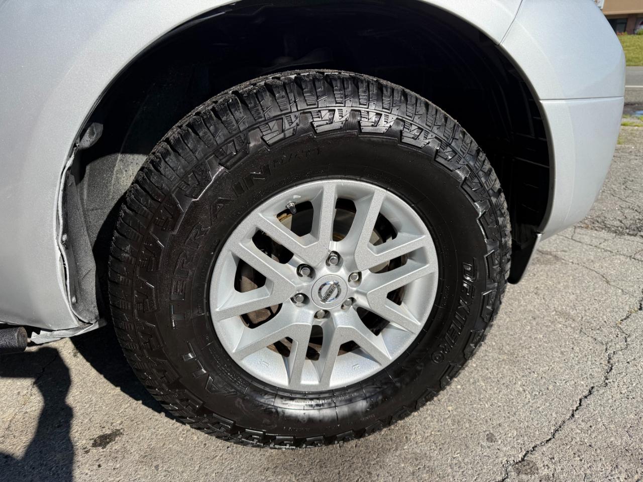 Nissan Frontier Crew Cab 4x4 SV V6 Auto 2018