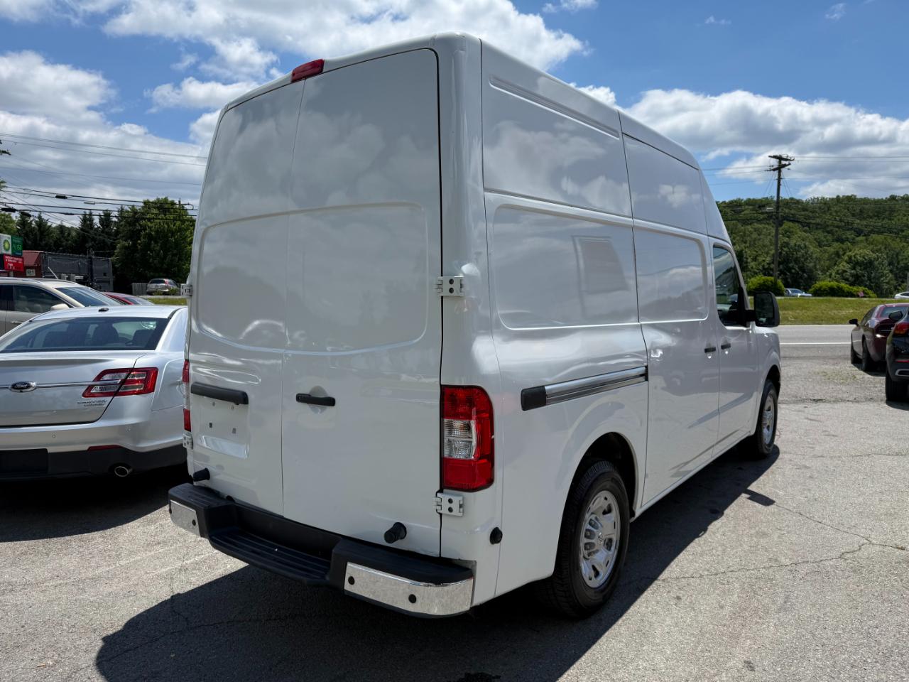 Nissan NV Cargo NV2500 HD High Roof V6 SV 2021