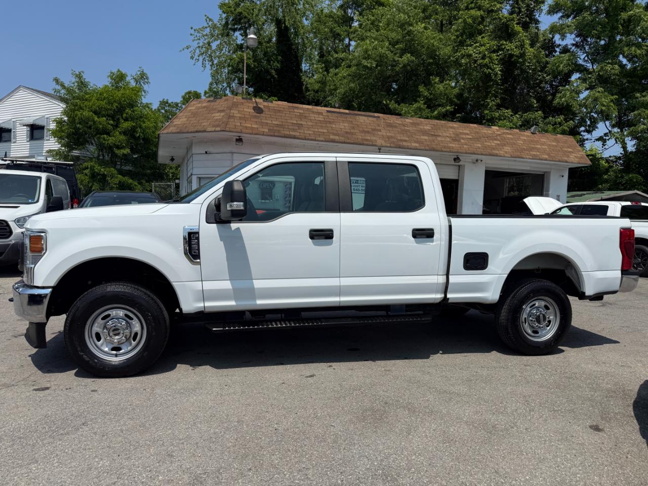 Ford Super Duty F-250 SRW XL 4WD Crew Cab 8' Box 2022
