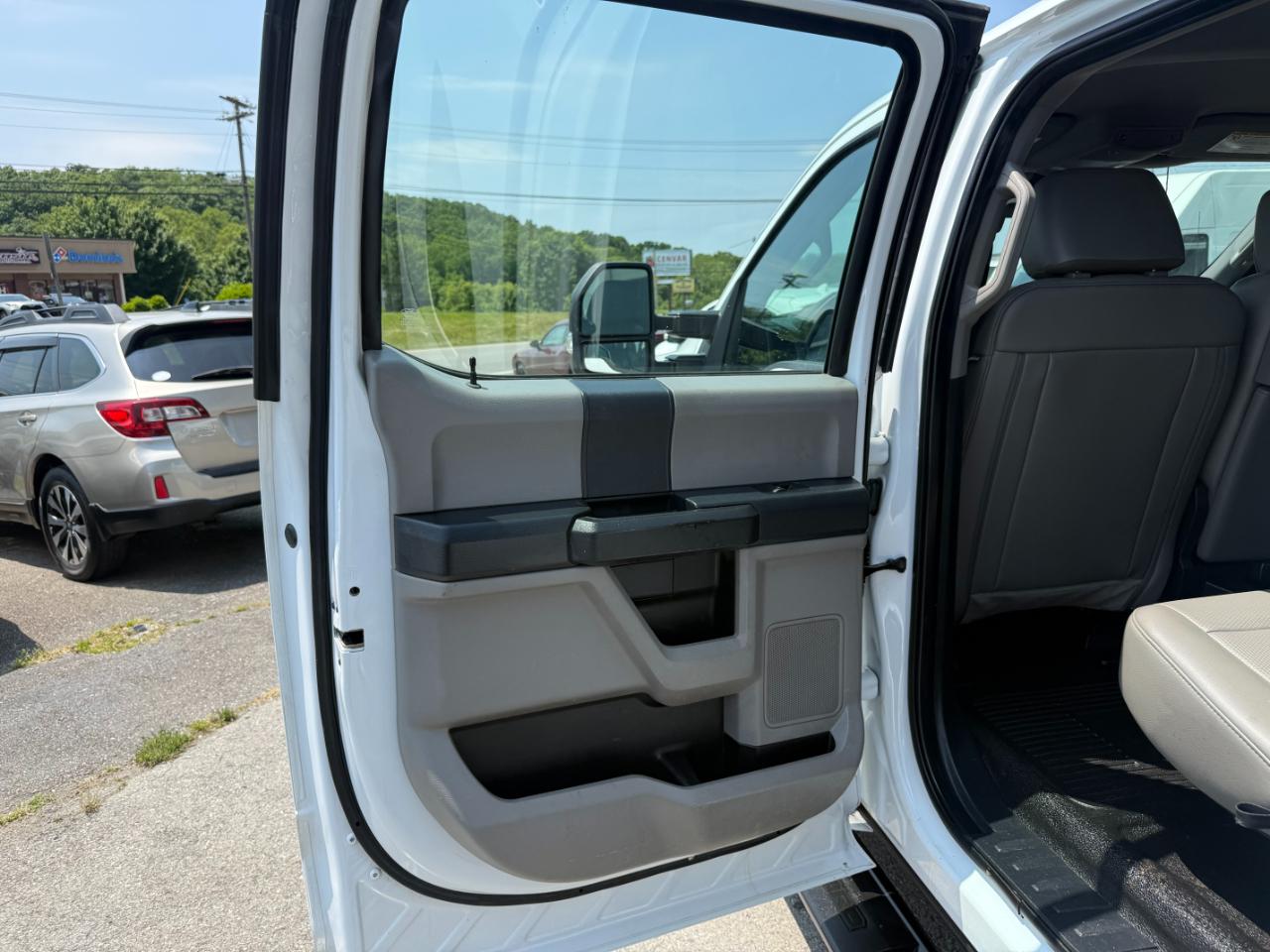 Ford Super Duty F-250 SRW XL 4WD Crew Cab 8' Box 2022