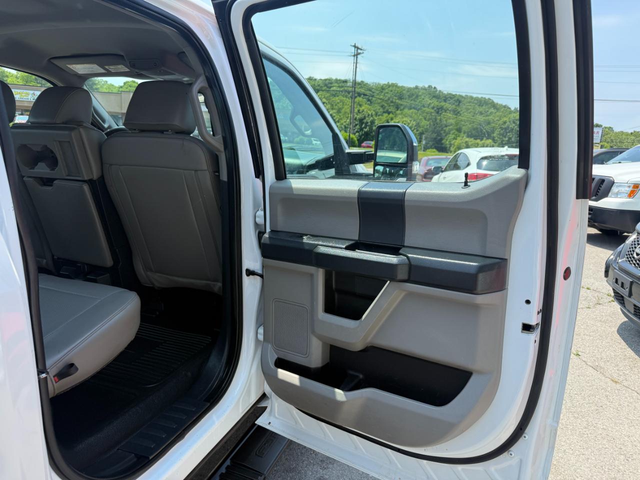 Ford Super Duty F-250 SRW XL 4WD Crew Cab 8' Box 2022