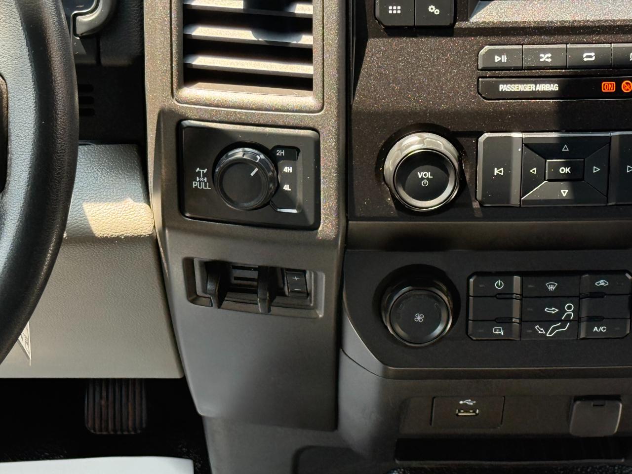 Ford Super Duty F-250 SRW XL 4WD Crew Cab 8' Box 2022
