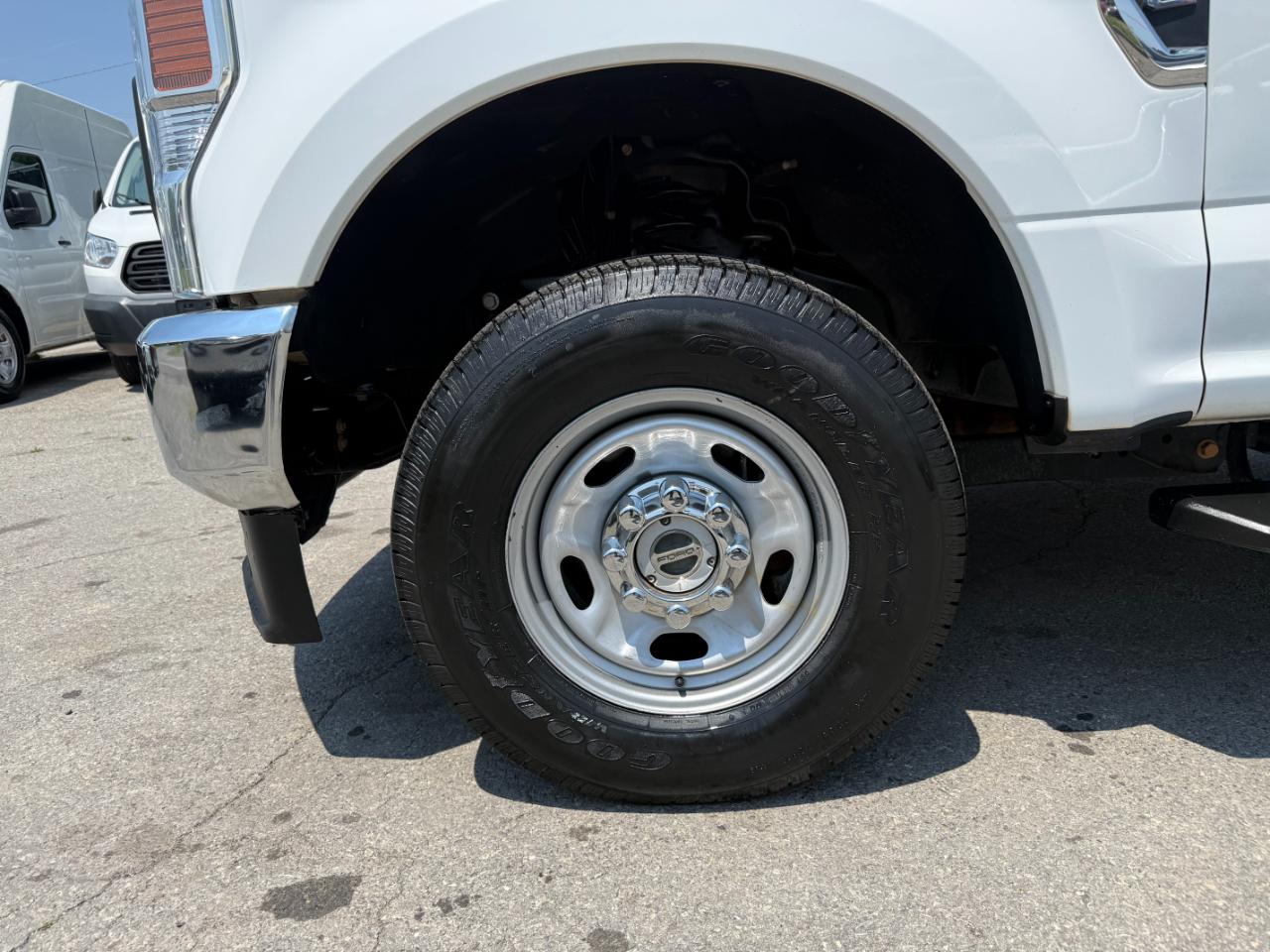 Ford Super Duty F-250 SRW XL 4WD Crew Cab 8' Box 2022