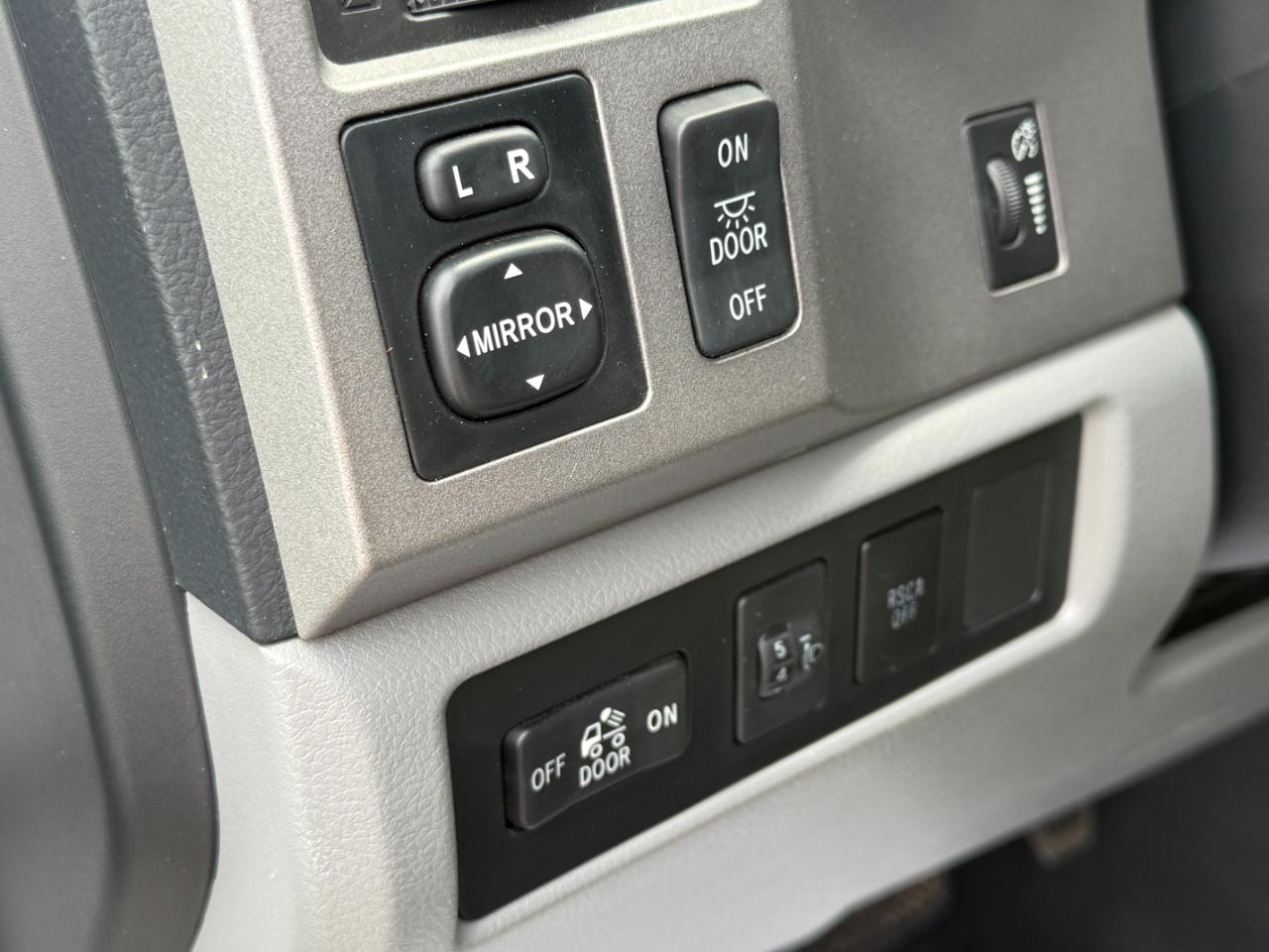 Toyota Tundra 4WD  2013
