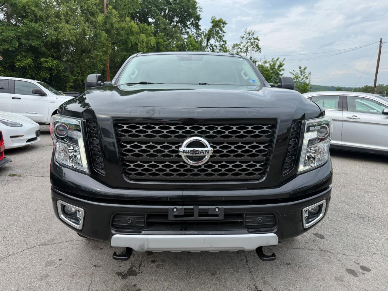 Nissan Titan XD 4x4 Gas Crew Cab PRO-4X 2017