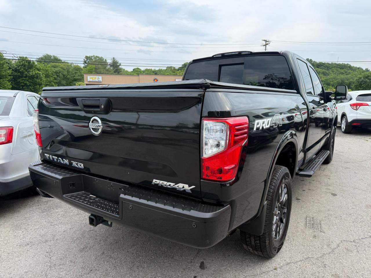 Nissan Titan XD 4x4 Gas Crew Cab PRO-4X 2017