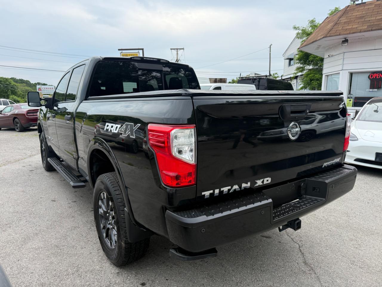 Nissan Titan XD 4x4 Gas Crew Cab PRO-4X 2017