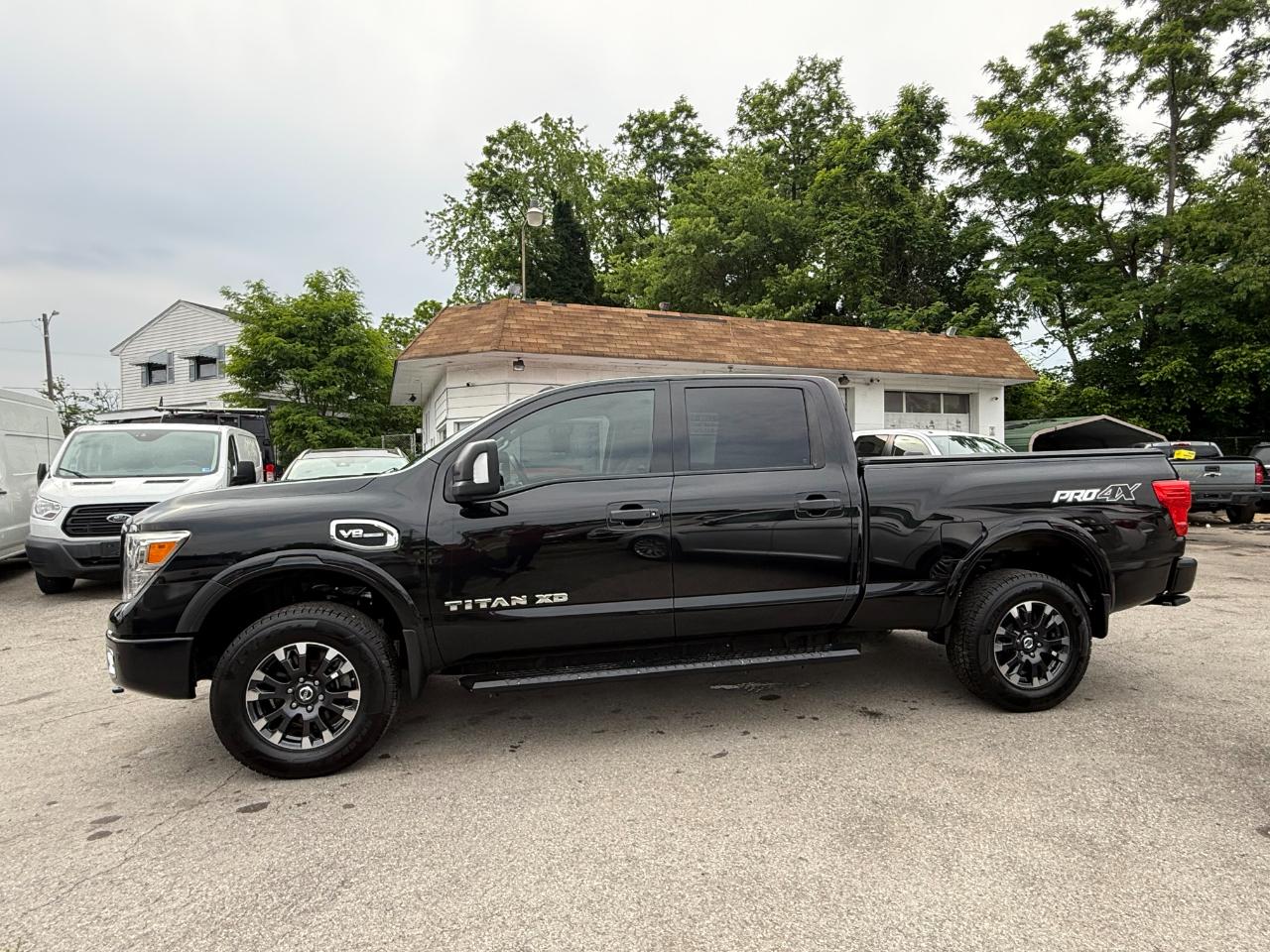 Nissan Titan XD 4x4 Gas Crew Cab PRO-4X 2017