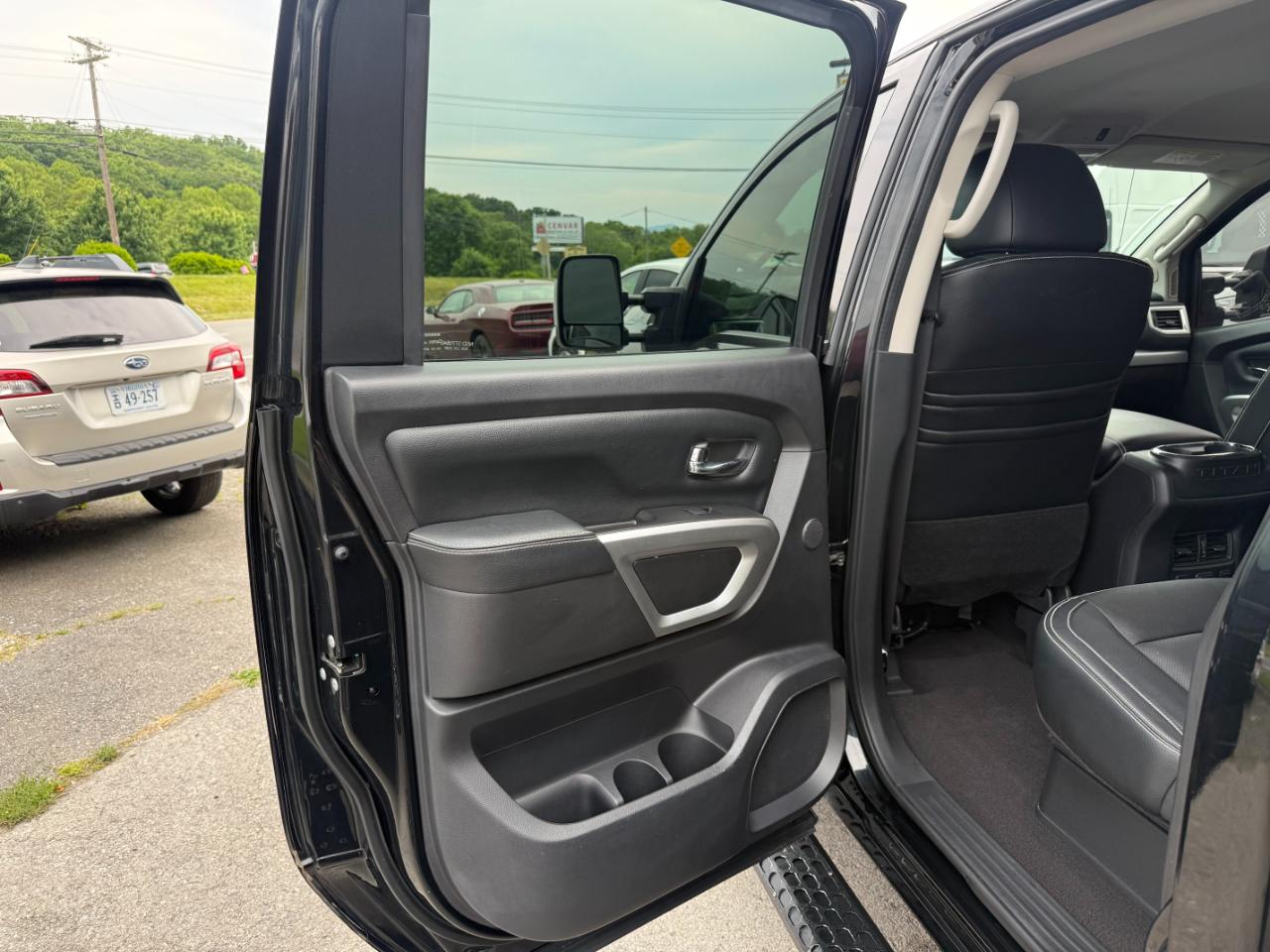 Nissan Titan XD 4x4 Gas Crew Cab PRO-4X 2017