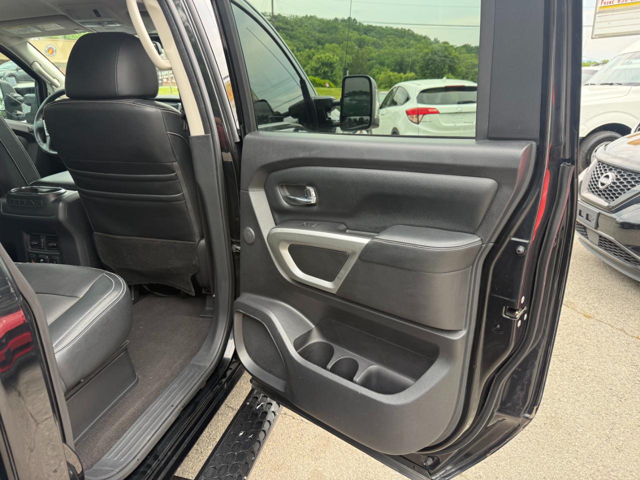 Nissan Titan XD 4x4 Gas Crew Cab PRO-4X 2017
