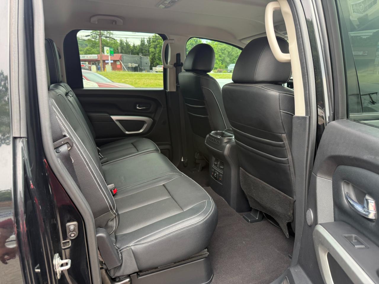 Nissan Titan XD 4x4 Gas Crew Cab PRO-4X 2017