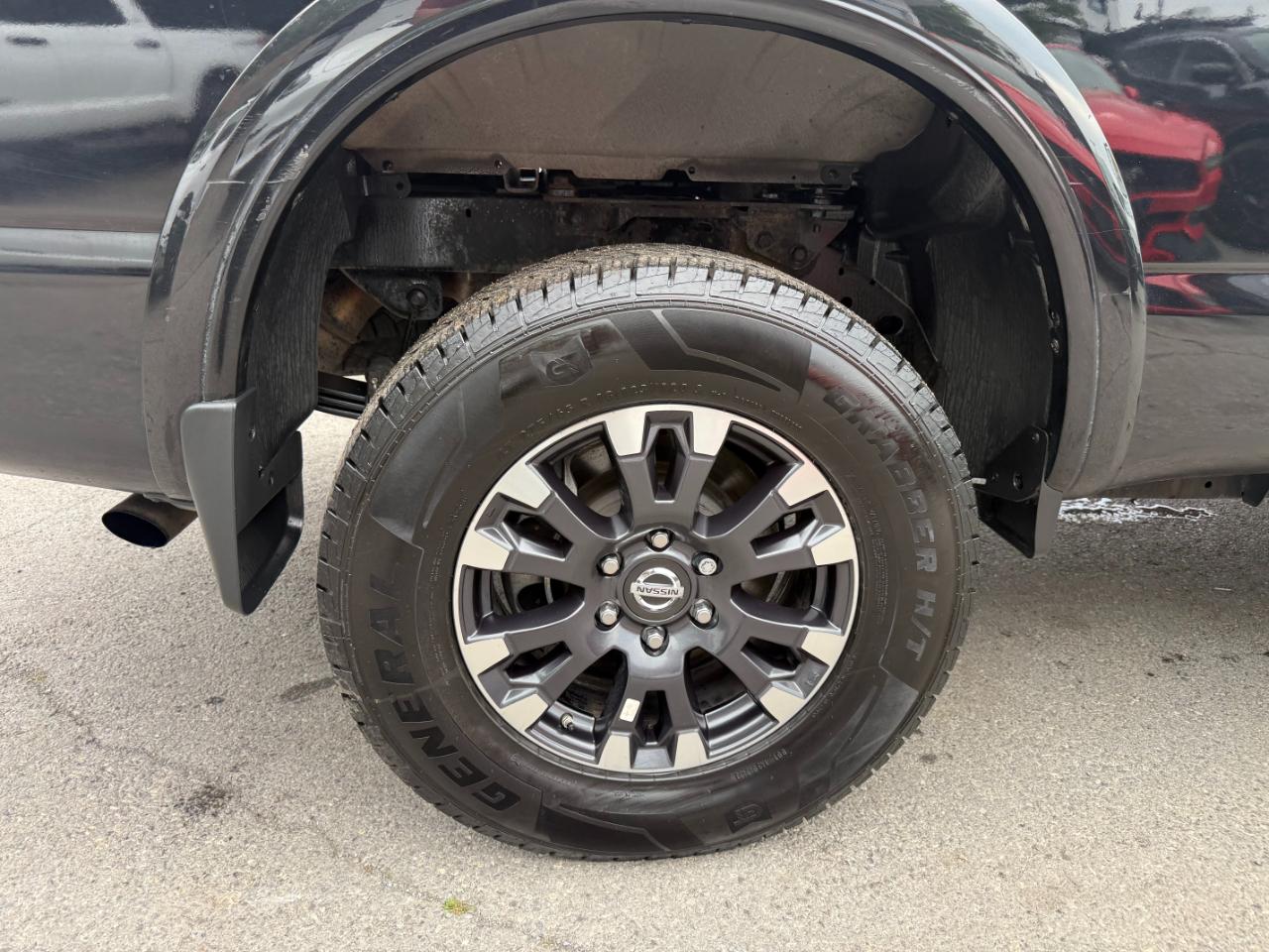 Nissan Titan XD 4x4 Gas Crew Cab PRO-4X 2017