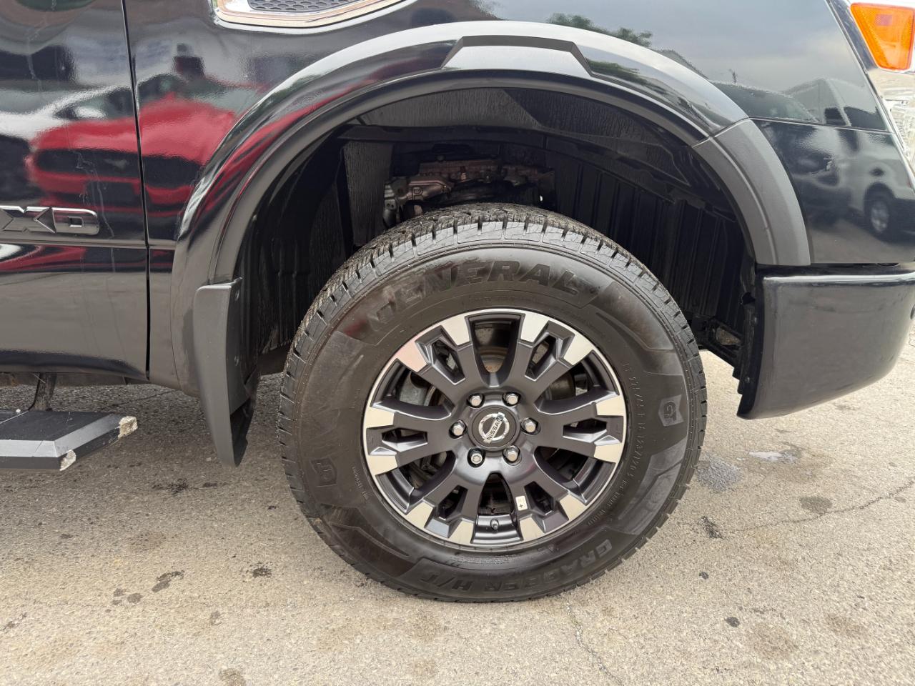 Nissan Titan XD 4x4 Gas Crew Cab PRO-4X 2017