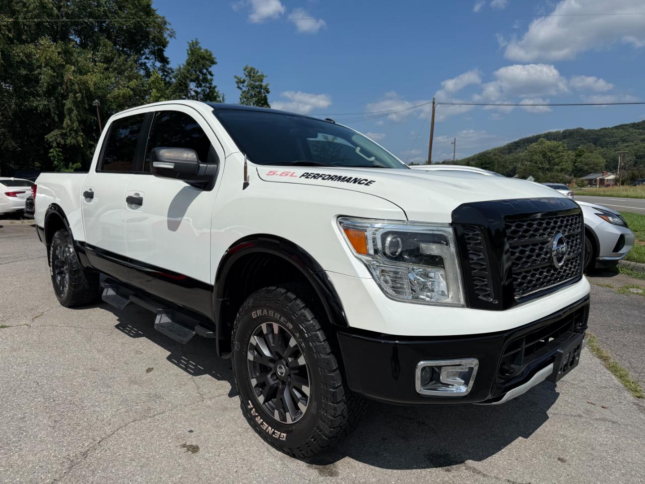 Nissan Titan 4x4 Crew Cab PRO-4X 2018