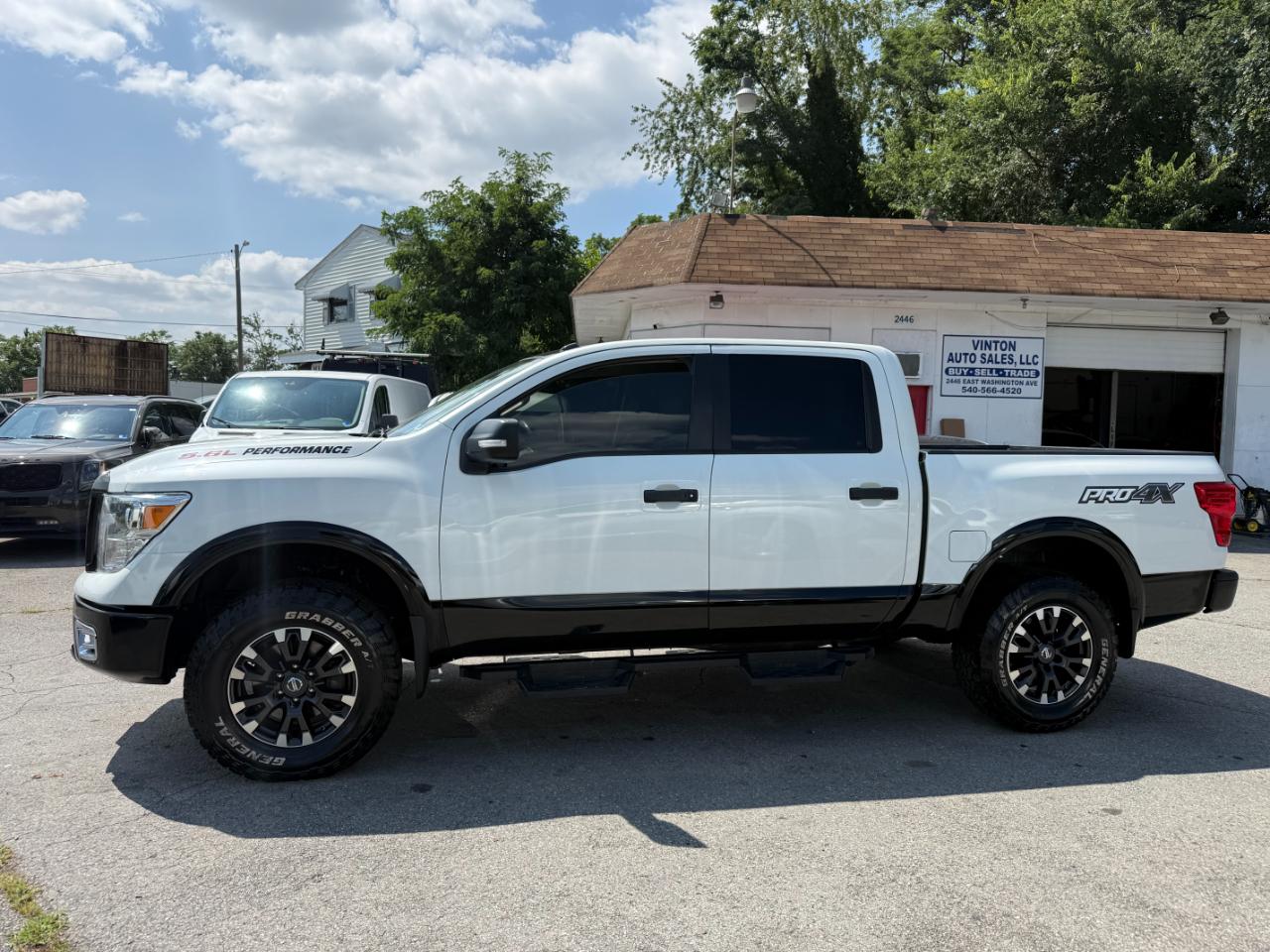 Nissan Titan 4x4 Crew Cab PRO-4X 2018