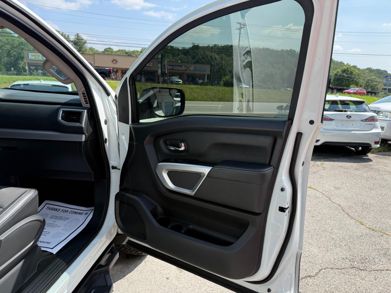 Nissan Titan 4x4 Crew Cab PRO-4X 2018