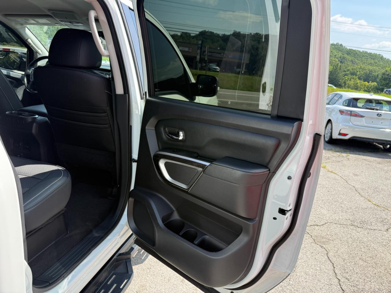 Nissan Titan 4x4 Crew Cab PRO-4X 2018