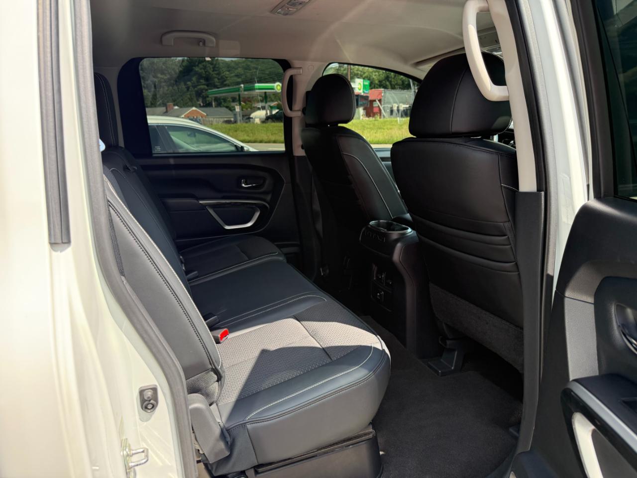 Nissan Titan 4x4 Crew Cab PRO-4X 2018