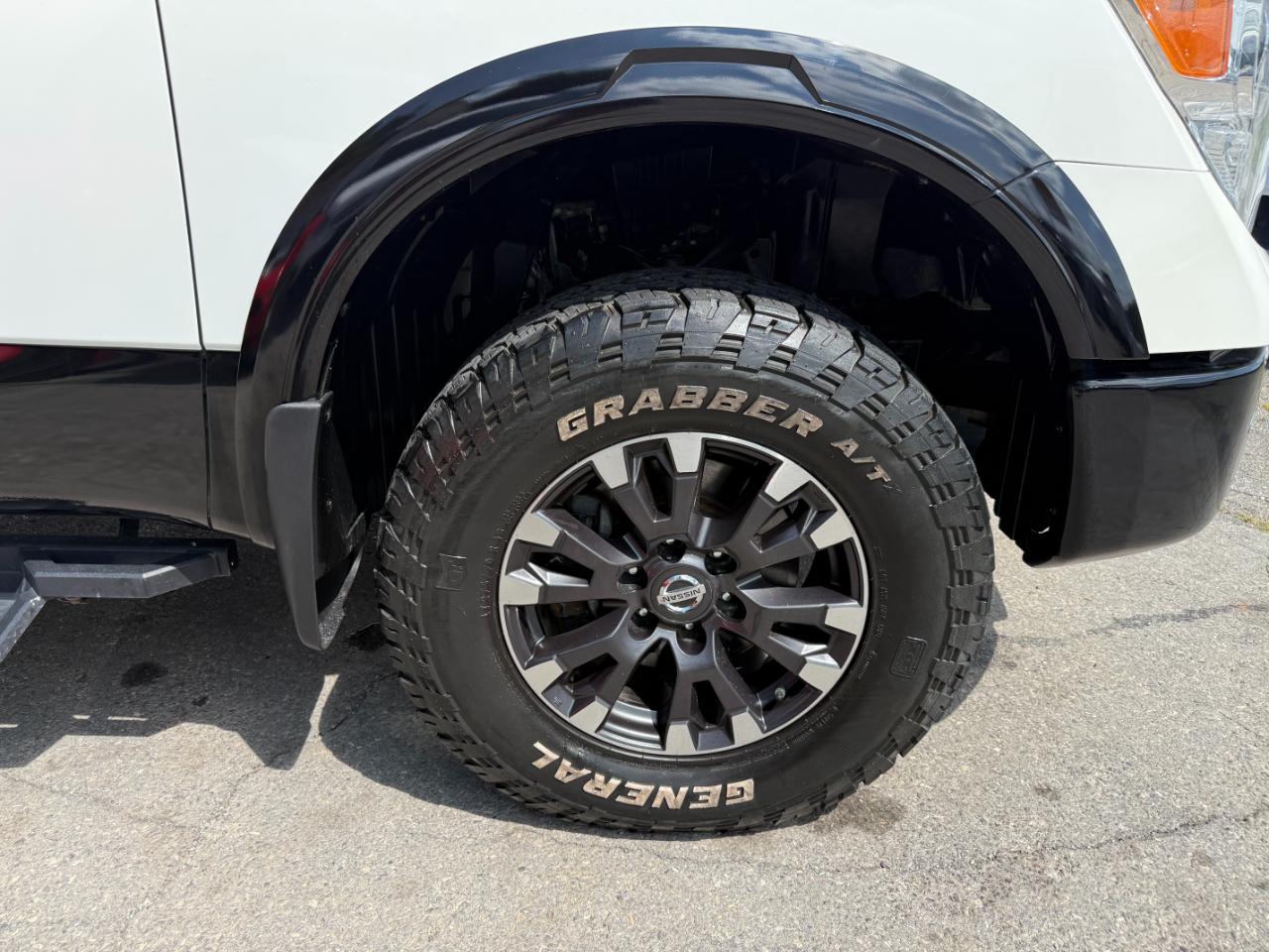Nissan Titan 4x4 Crew Cab PRO-4X 2018