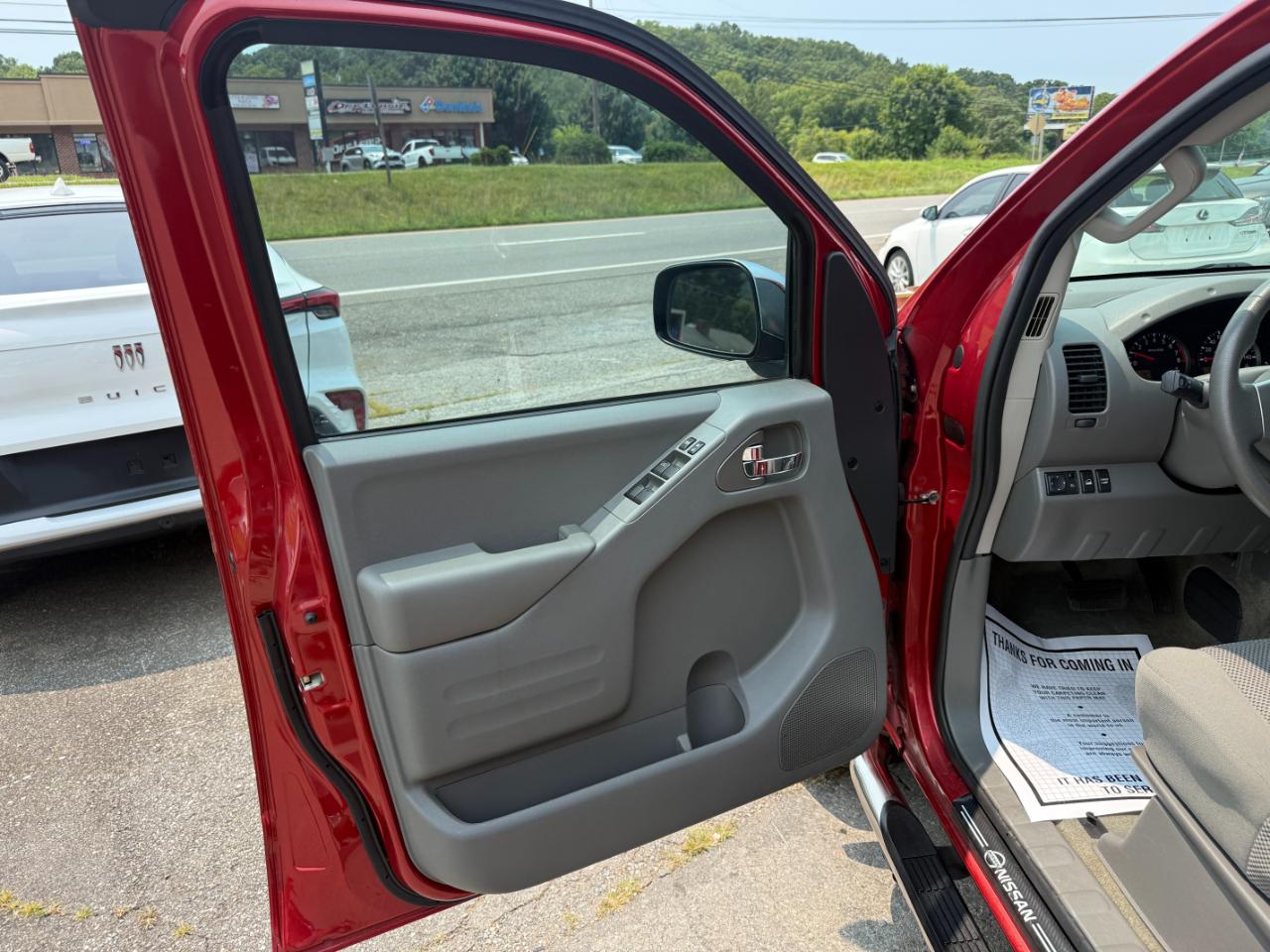 Nissan Frontier Crew Cab 4x4 SV V6 Auto 2017