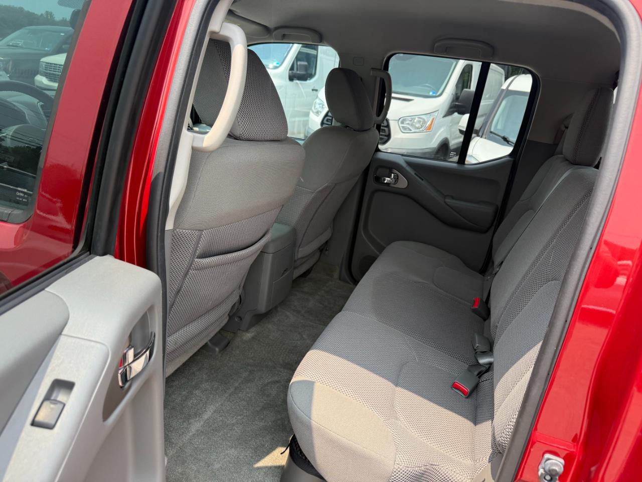 Nissan Frontier Crew Cab 4x4 SV V6 Auto 2017