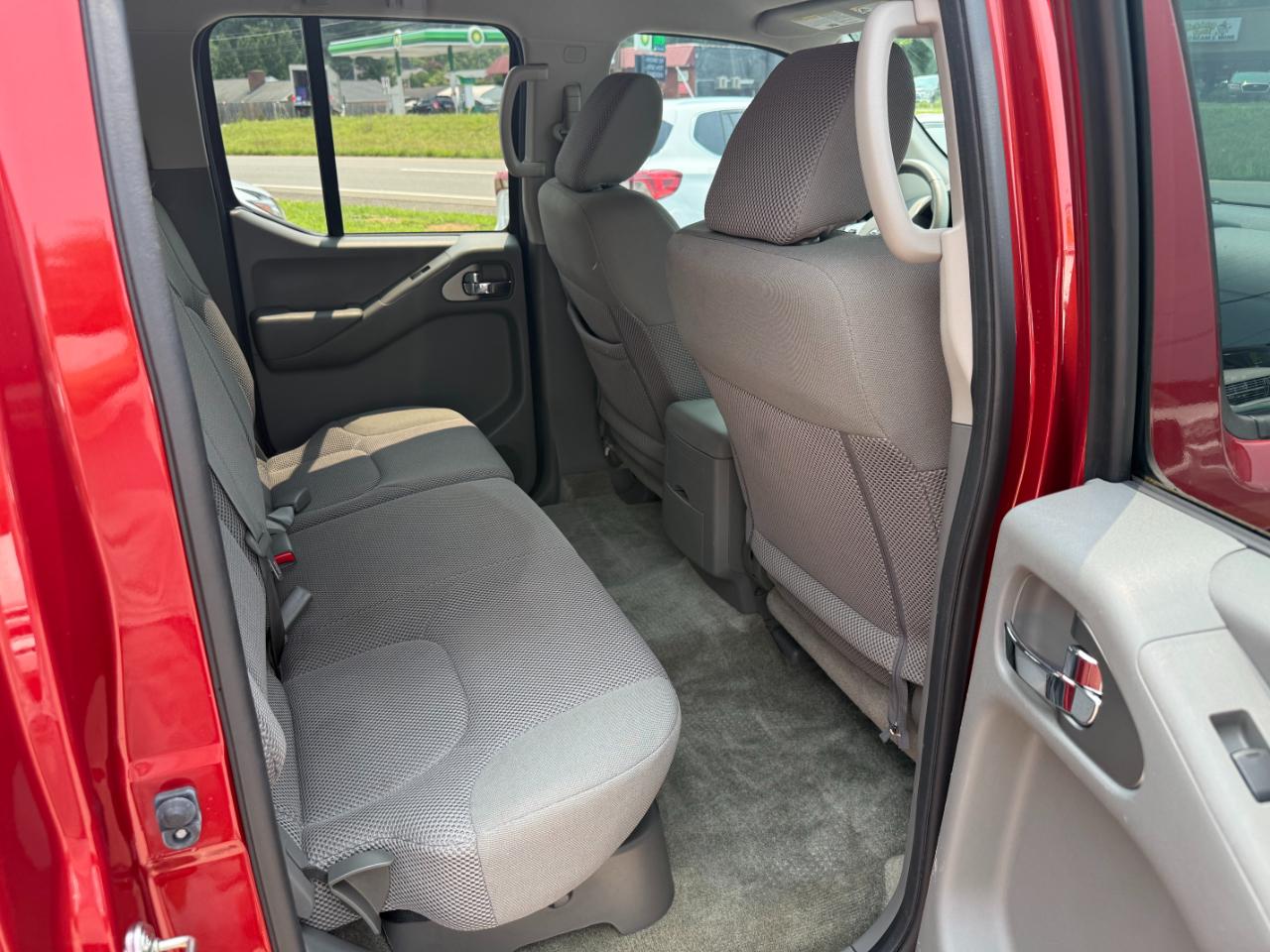 Nissan Frontier Crew Cab 4x4 SV V6 Auto 2017