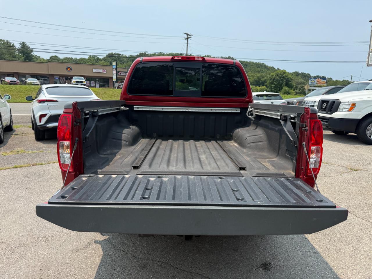 Nissan Frontier Crew Cab 4x4 SV V6 Auto 2017