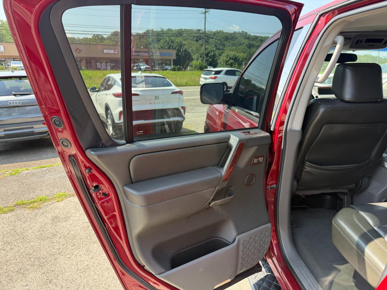 Nissan Armada LE 4WD 2005