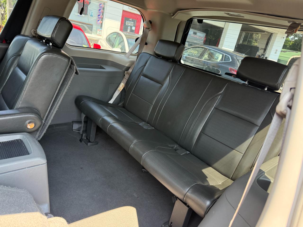 Nissan Armada LE 4WD 2005