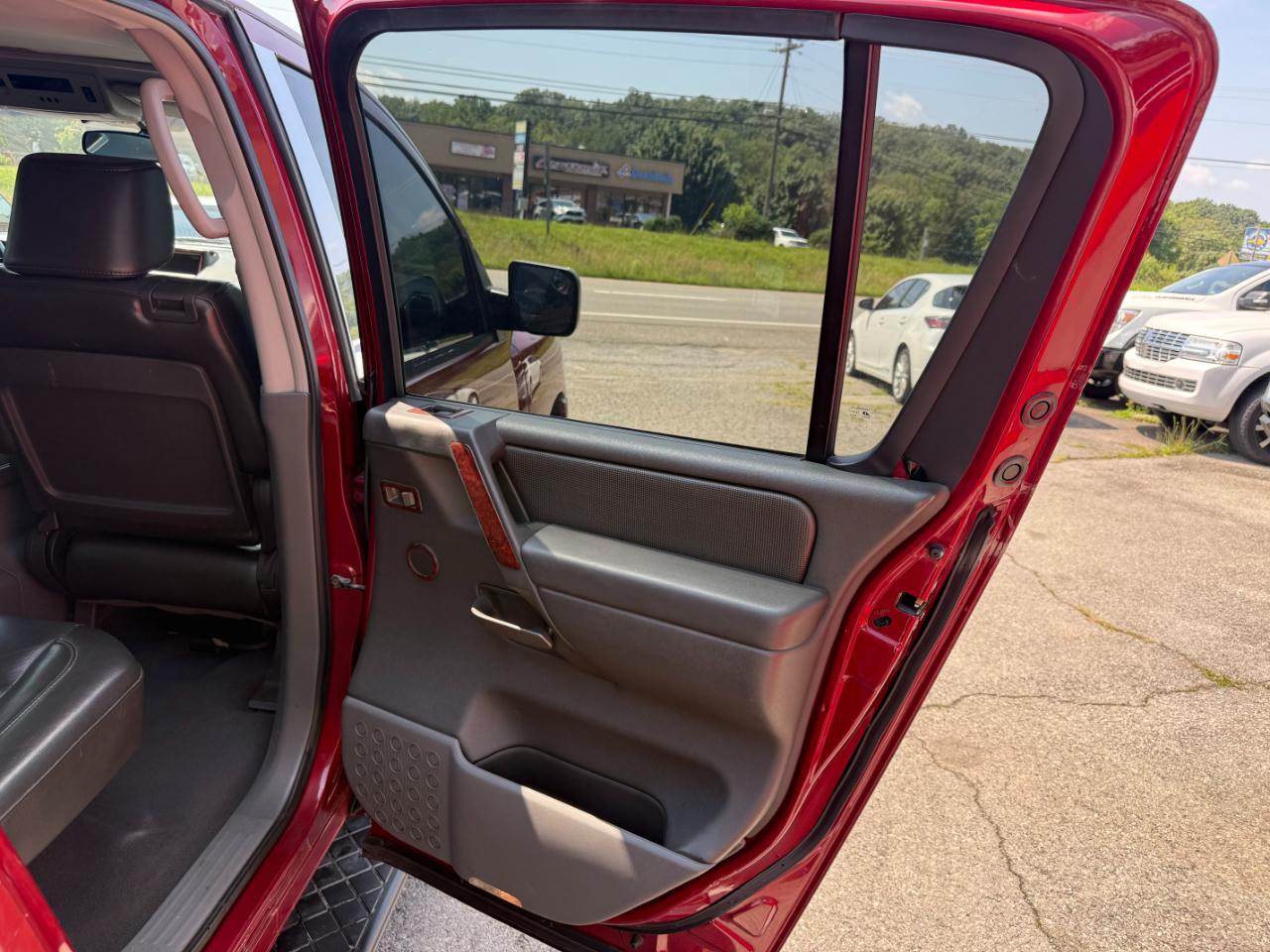 Nissan Armada LE 4WD 2005