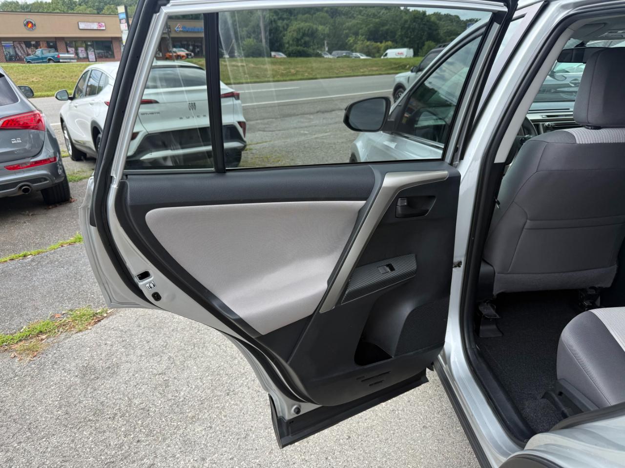 Toyota RAV4 LE 2014