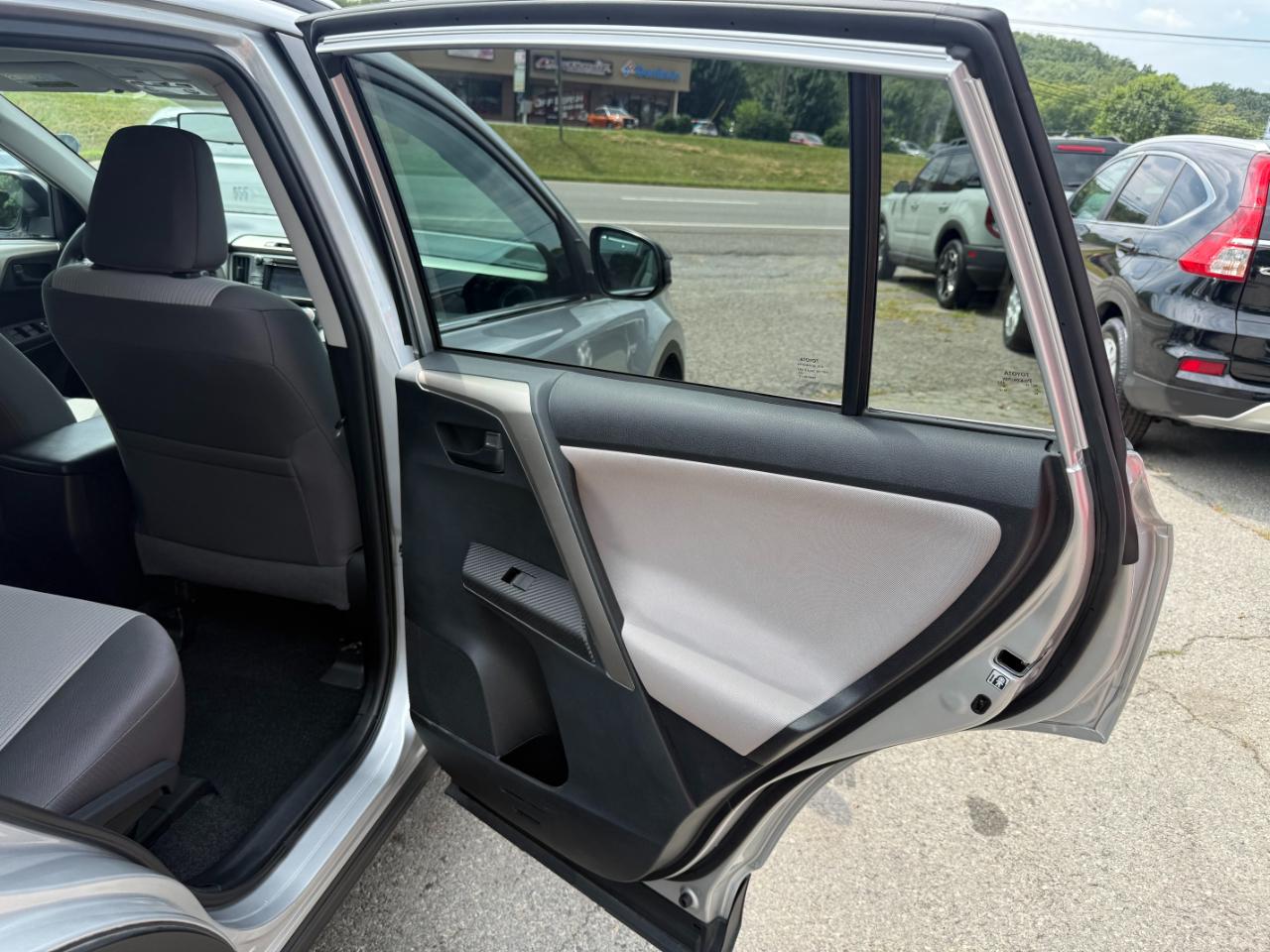 Toyota RAV4 LE 2014