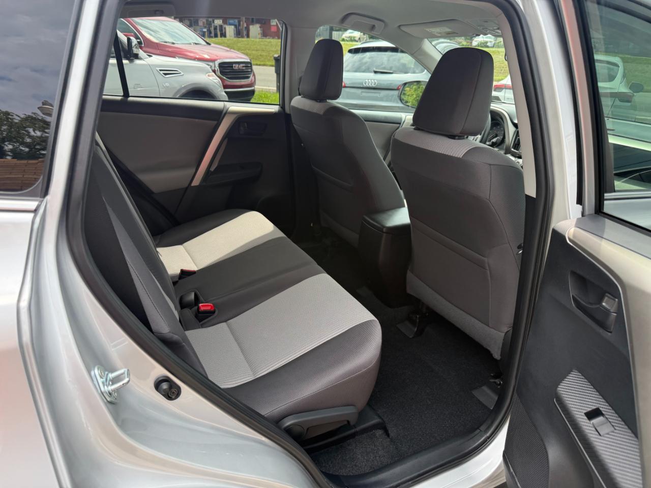 Toyota RAV4 LE 2014