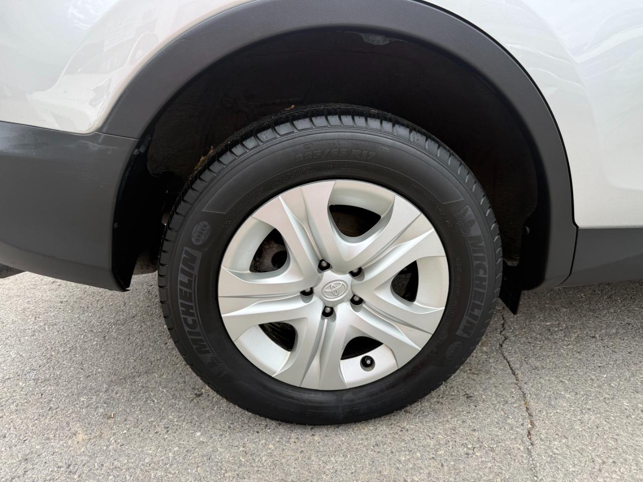 Toyota RAV4 LE 2014