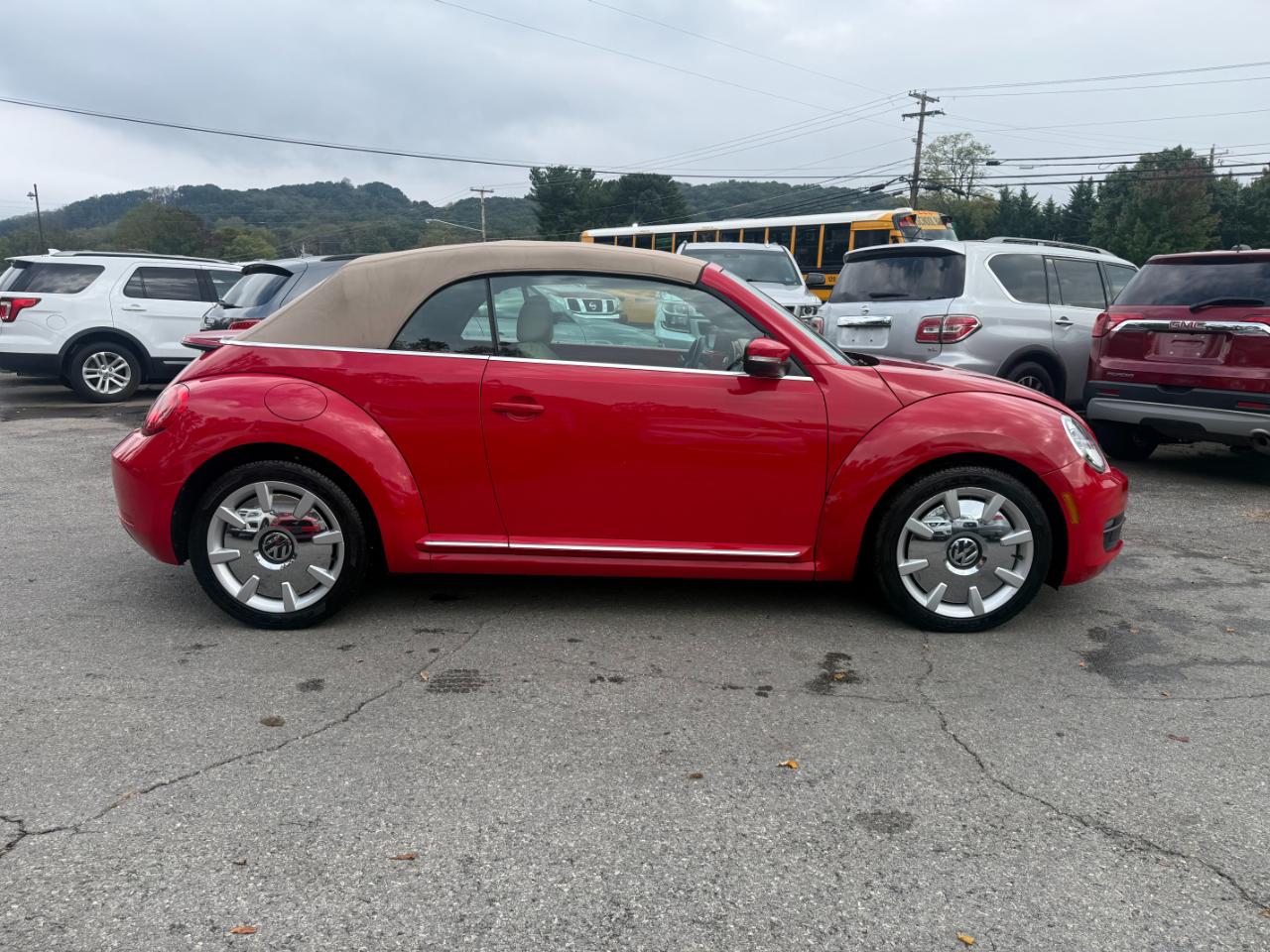 Volkswagen Beetle Convertible  2013