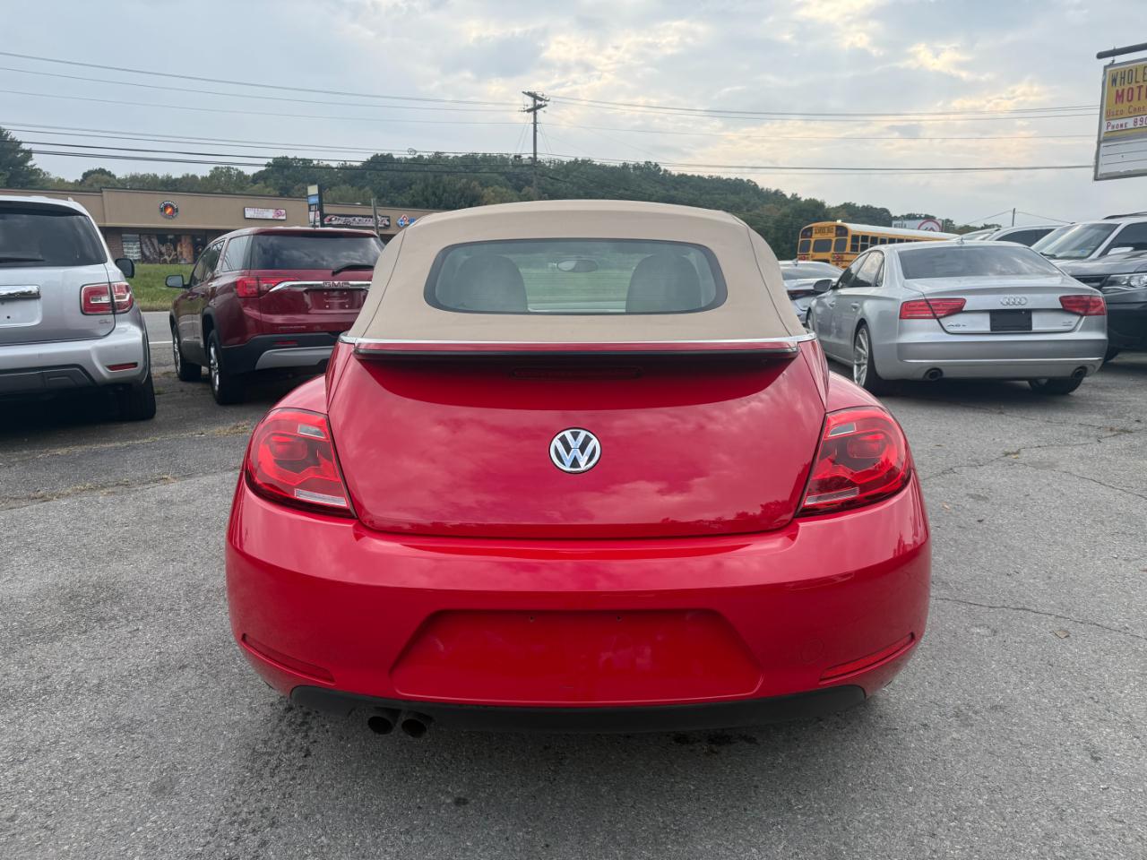 Volkswagen Beetle Convertible  2013
