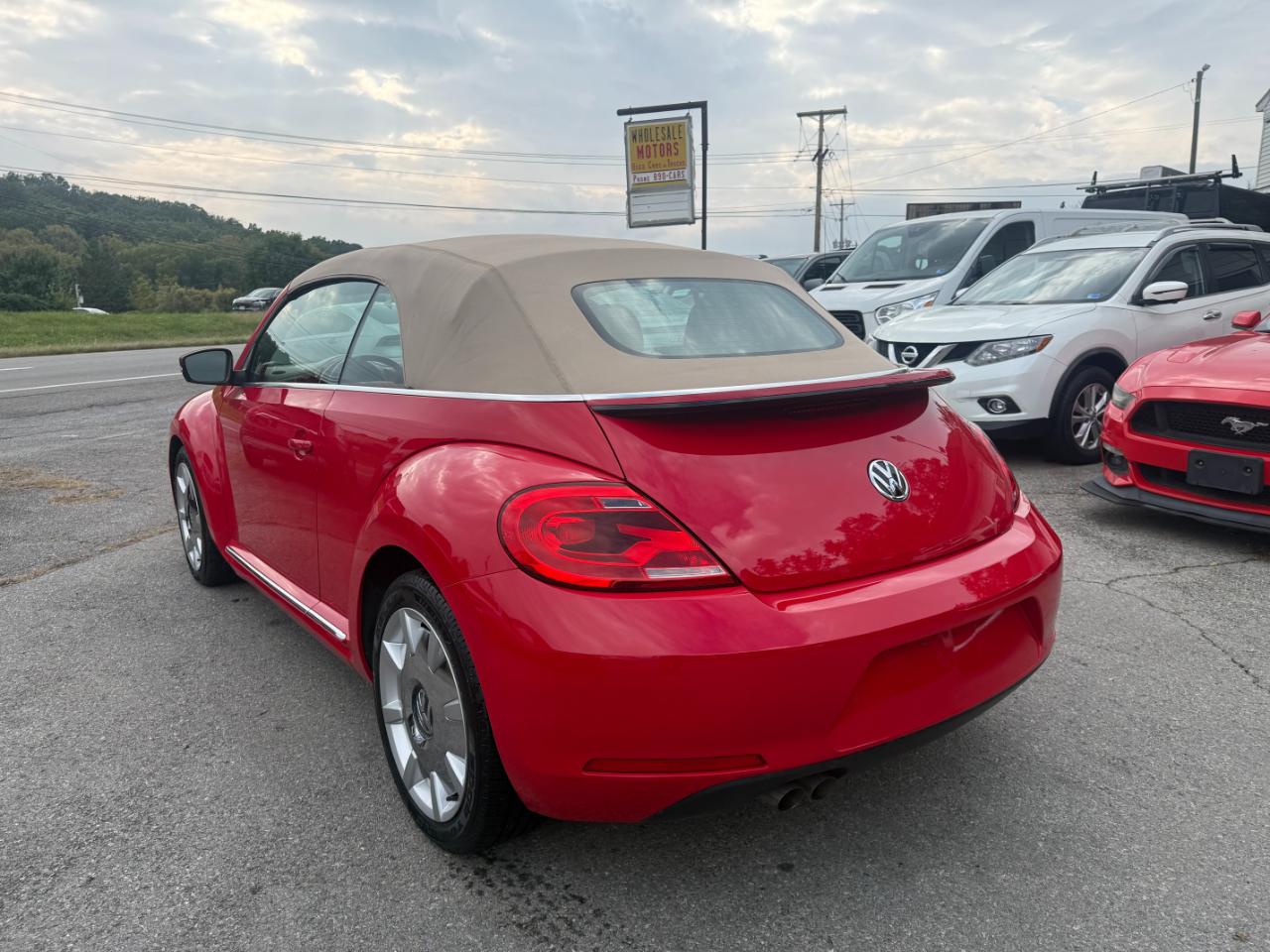 Volkswagen Beetle Convertible  2013
