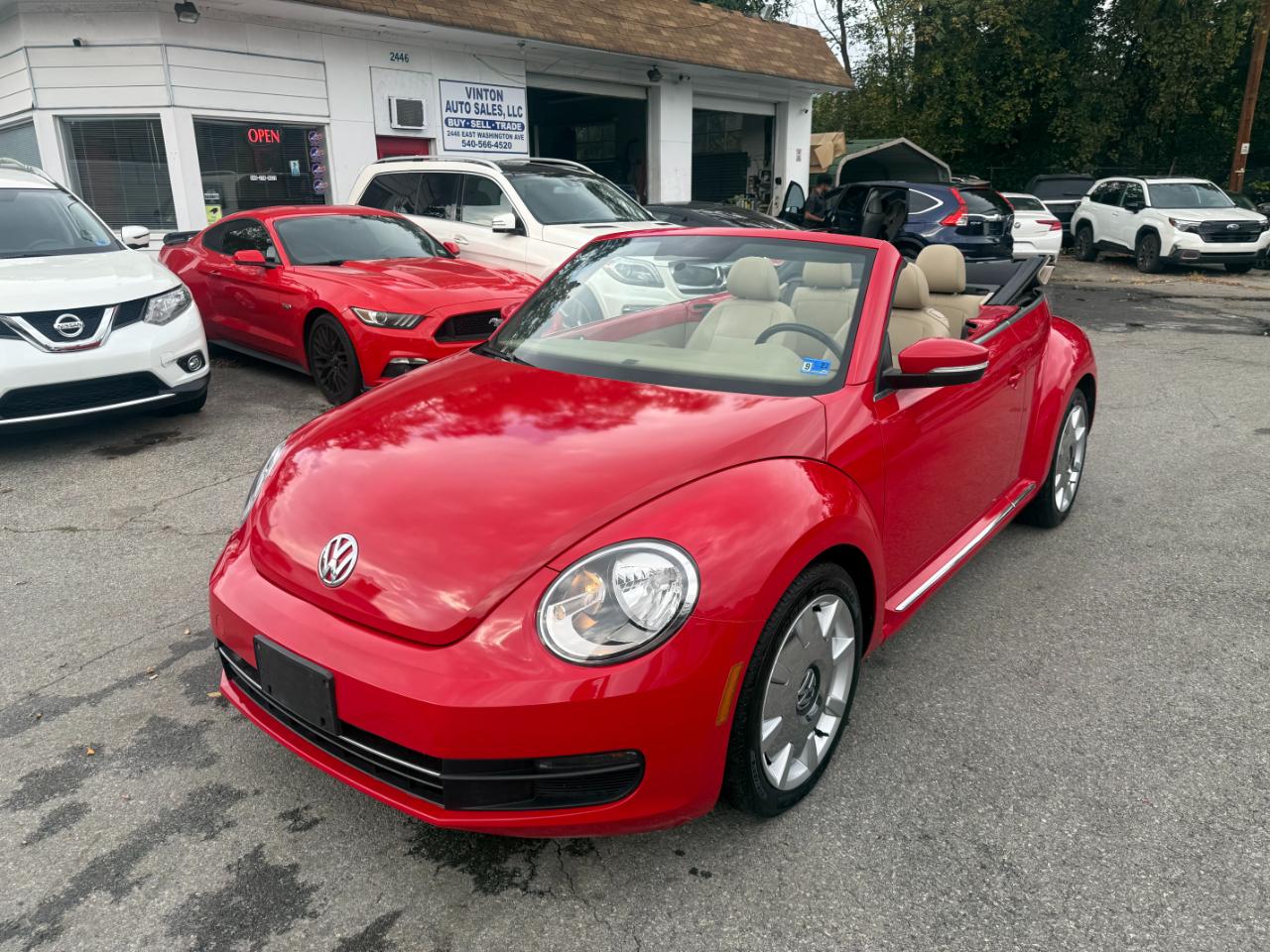 Volkswagen Beetle Convertible  2013
