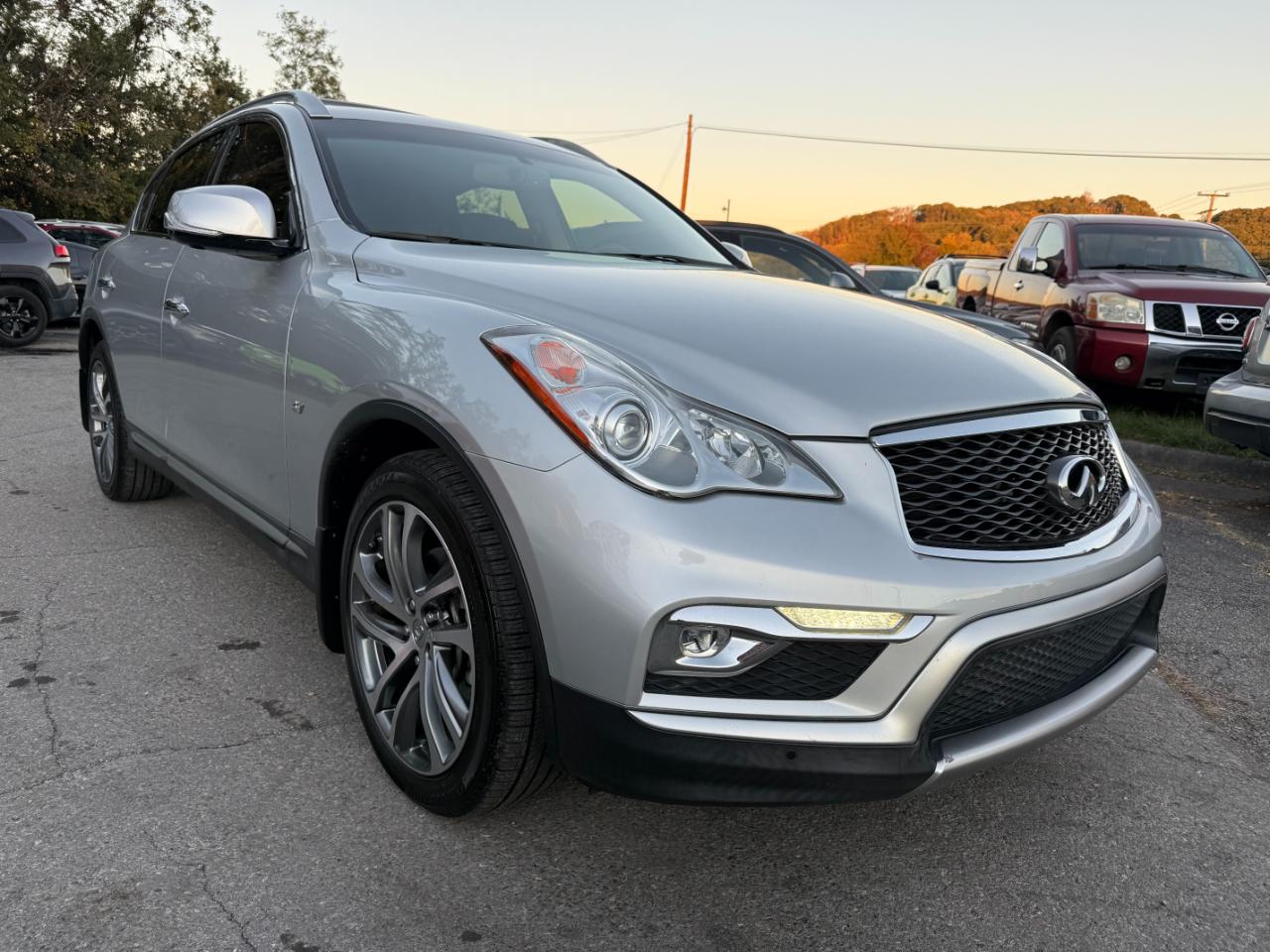 Infiniti QX50 LUXE AWD 2017