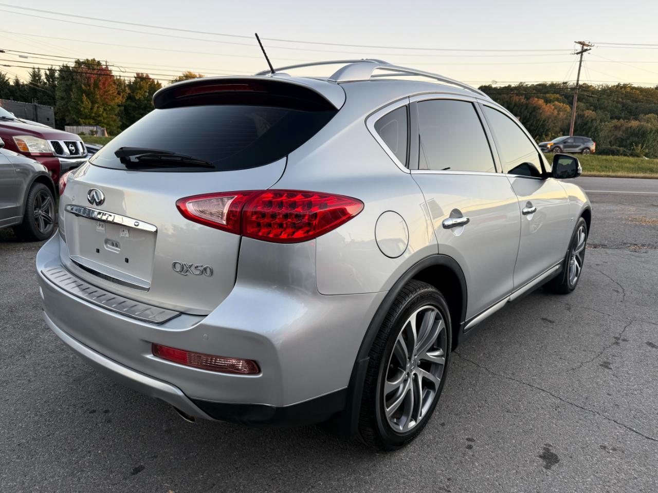 Infiniti QX50 LUXE AWD 2017