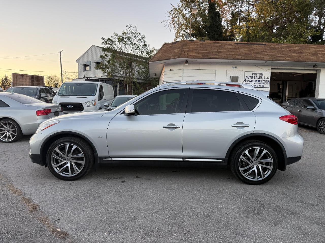 Infiniti QX50 LUXE AWD 2017
