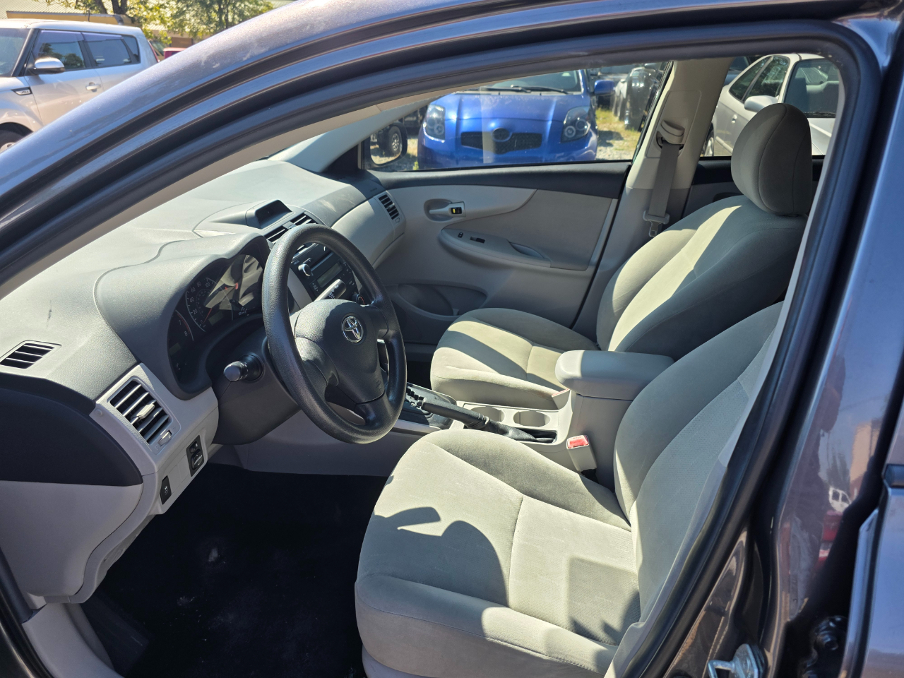 Toyota Corolla S 5-Speed MT 2013