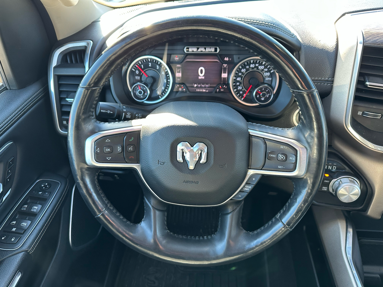 RAM 1500 Laramie Crew Cab SWB 4WD 2020 RAM 1500 Laramie Crew Cab SWB 4WD 2020