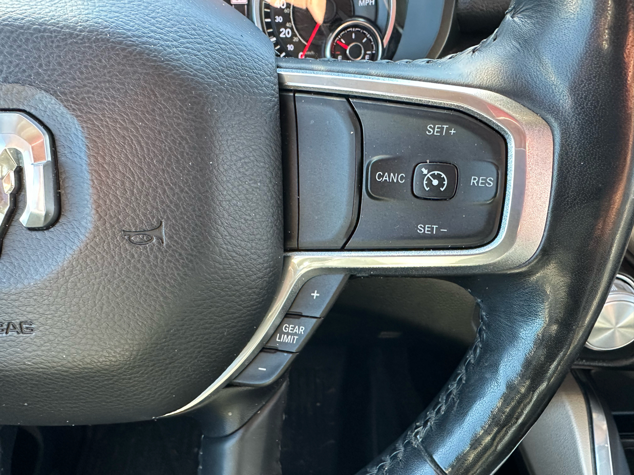 RAM 1500 Laramie Crew Cab SWB 4WD 2020 RAM 1500 Laramie Crew Cab SWB 4WD 2020