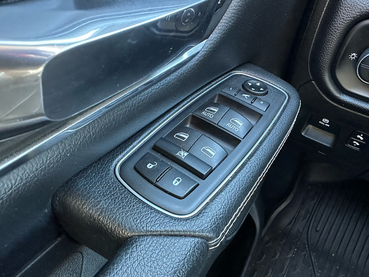 RAM 1500 Laramie Crew Cab SWB 4WD 2020 RAM 1500 Laramie Crew Cab SWB 4WD 2020