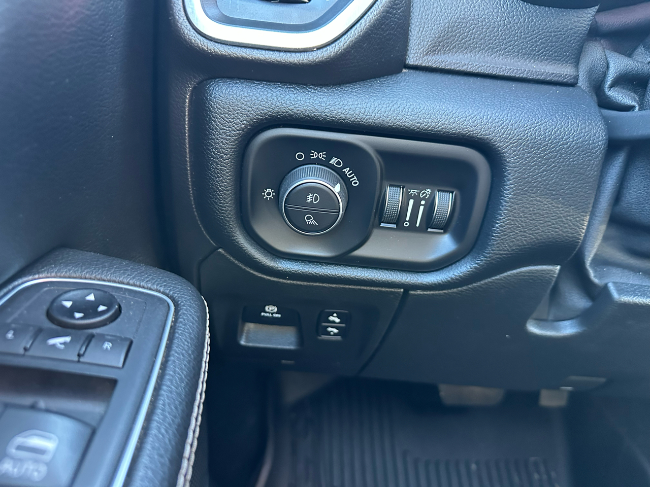 RAM 1500 Laramie Crew Cab SWB 4WD 2020 RAM 1500 Laramie Crew Cab SWB 4WD 2020