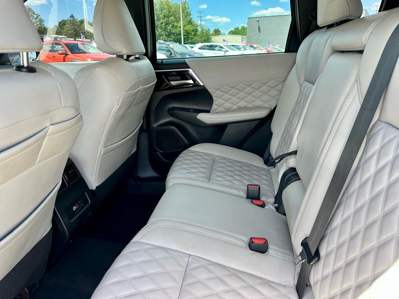 Mitsubishi Outlander SEL 4WD 2022