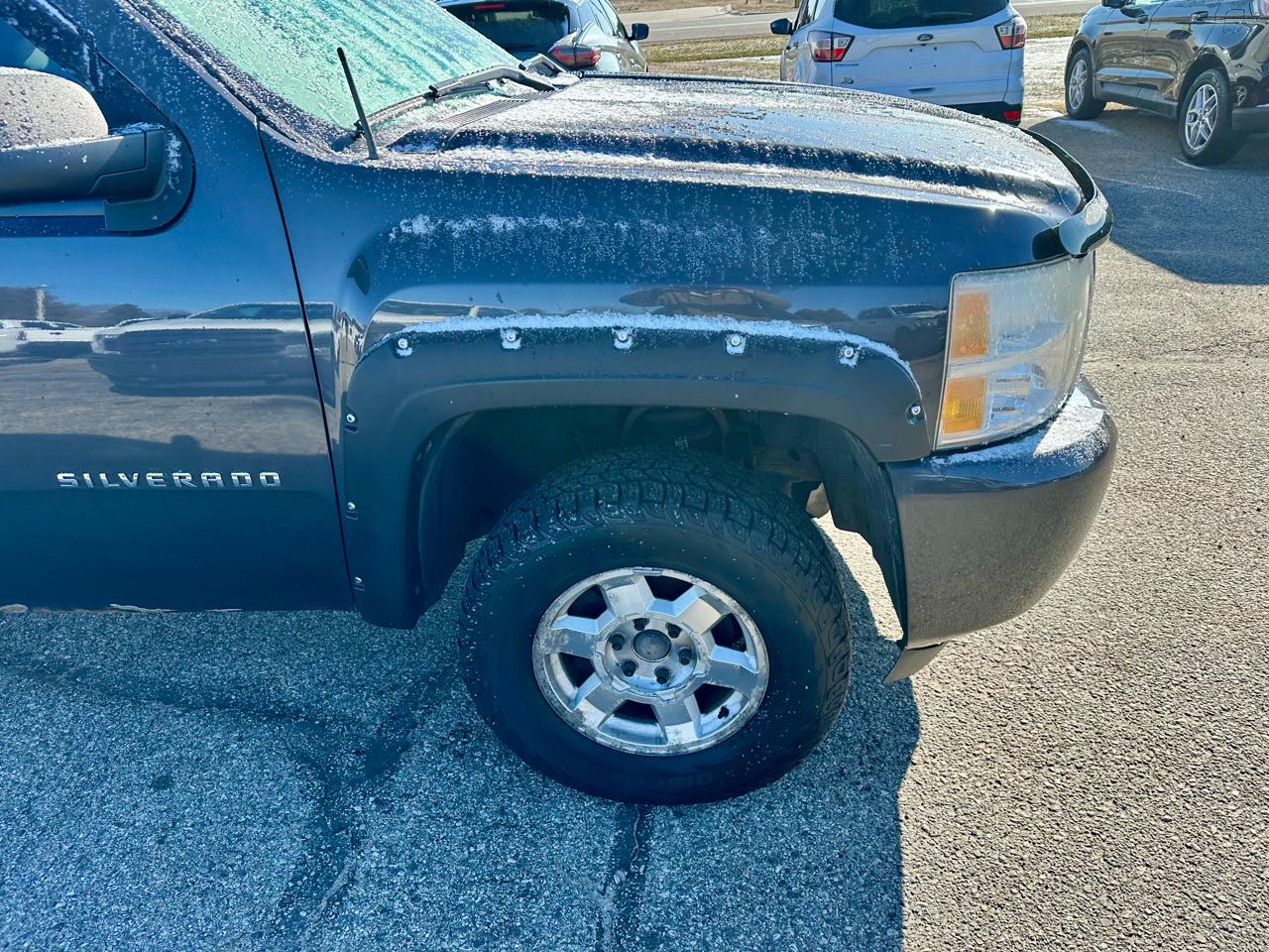 Chevrolet Silverado 1500 LS Extended Cab 4WD 2010
